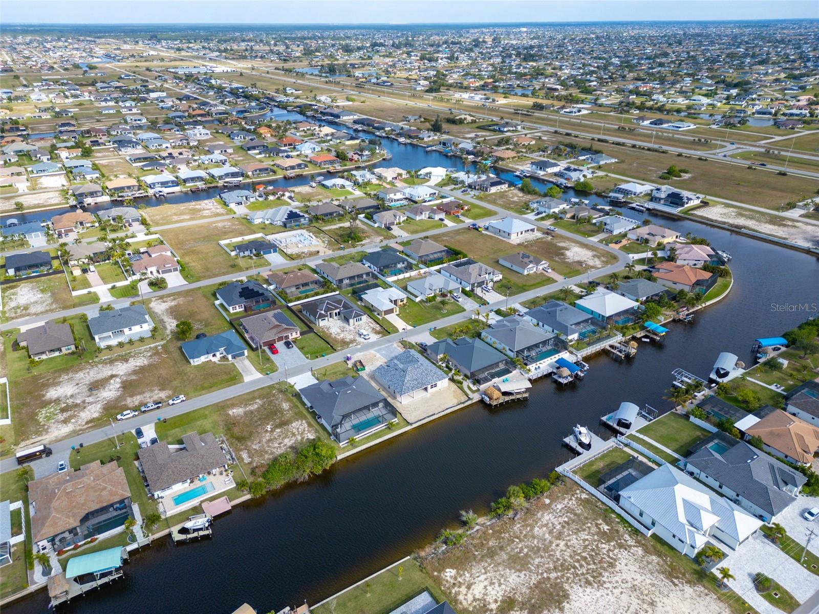 CAPE CORAL - Land