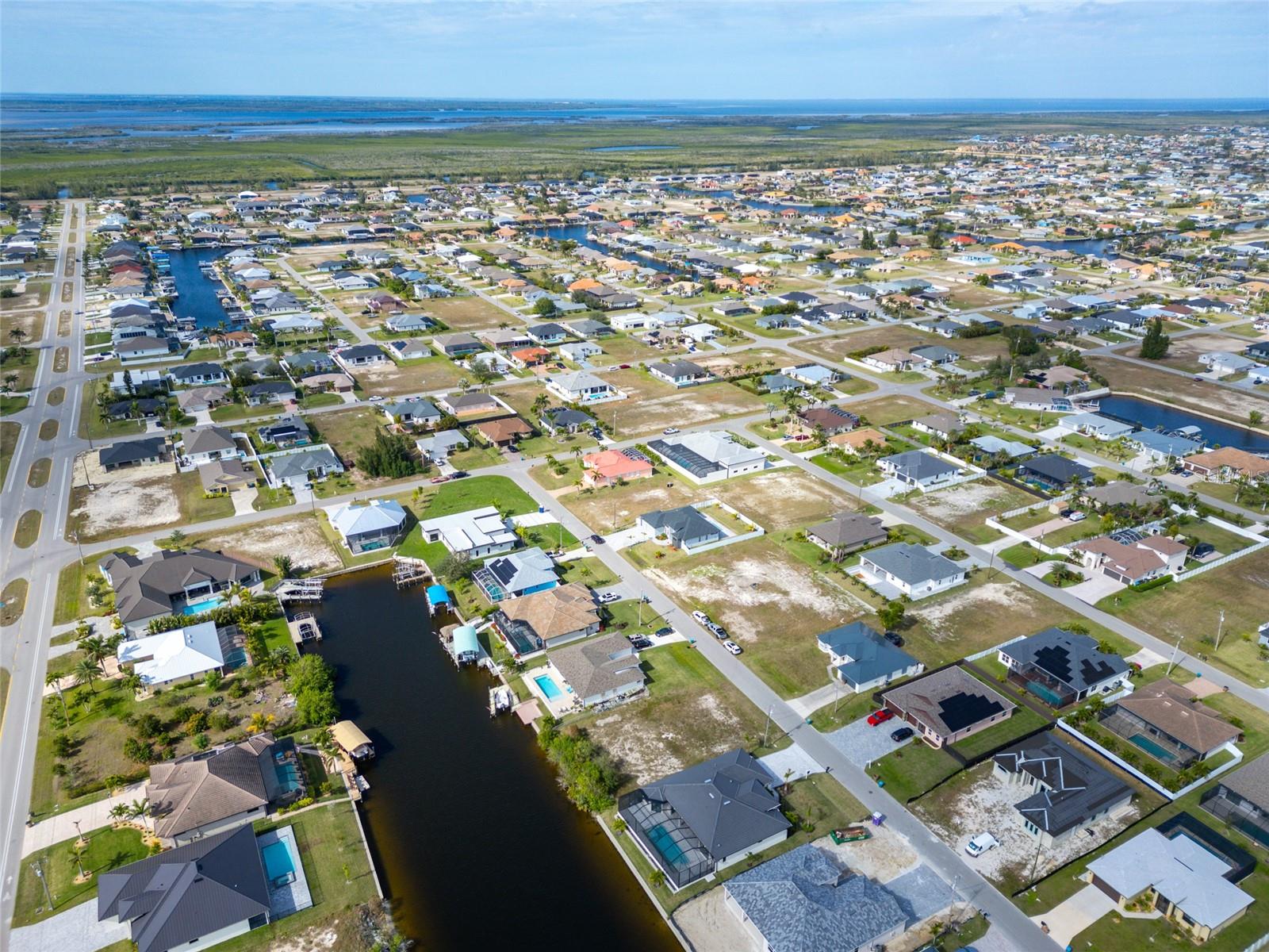 CAPE CORAL - Land