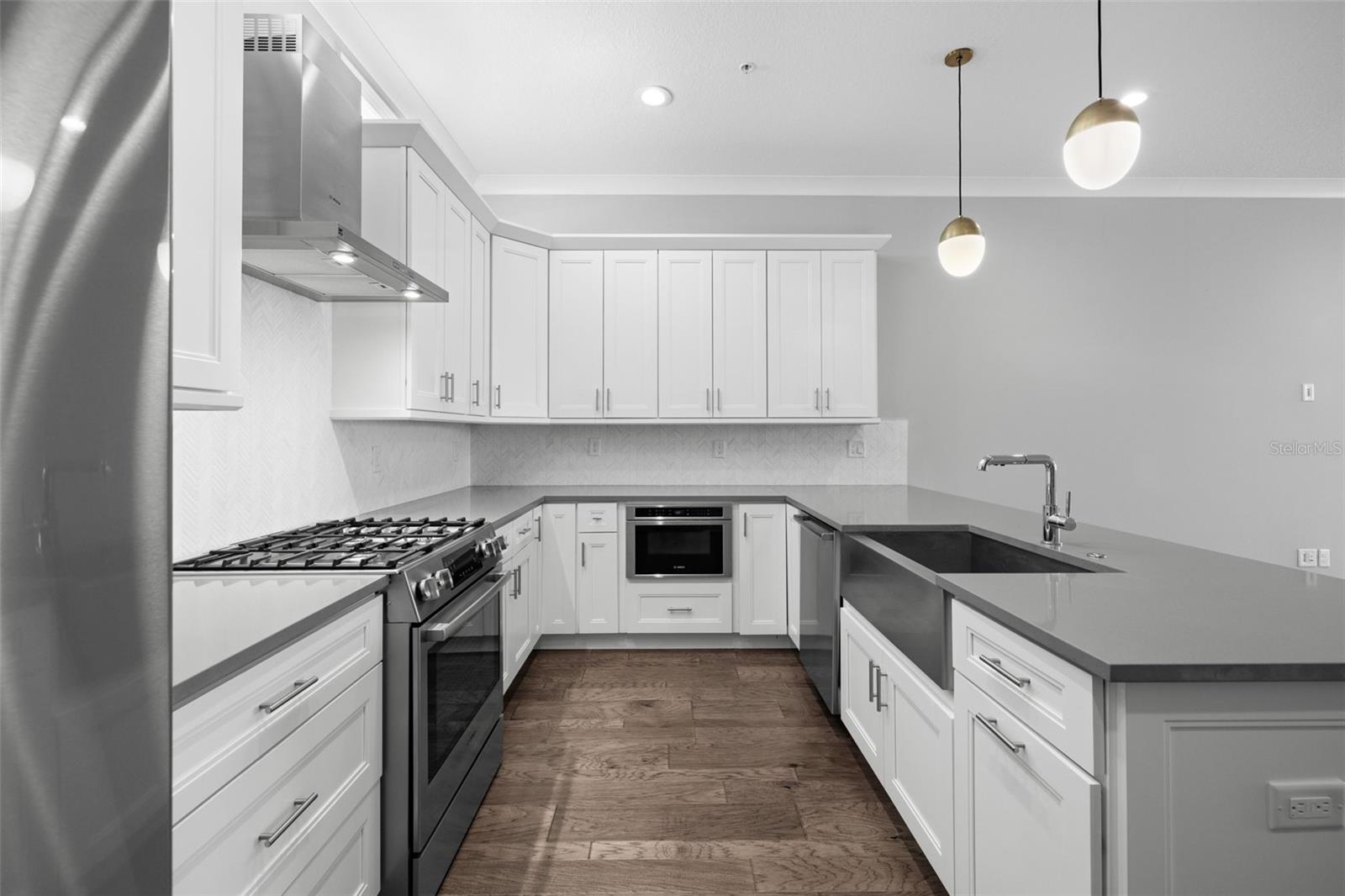 5TH AVE TWNHMS - Residential