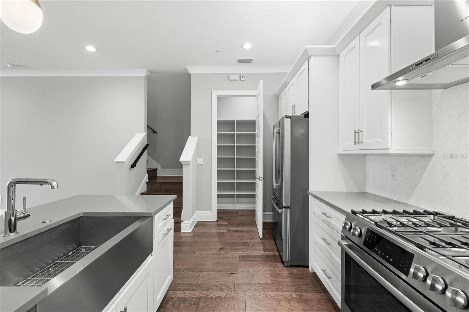 5TH AVE TWNHMS - Residential