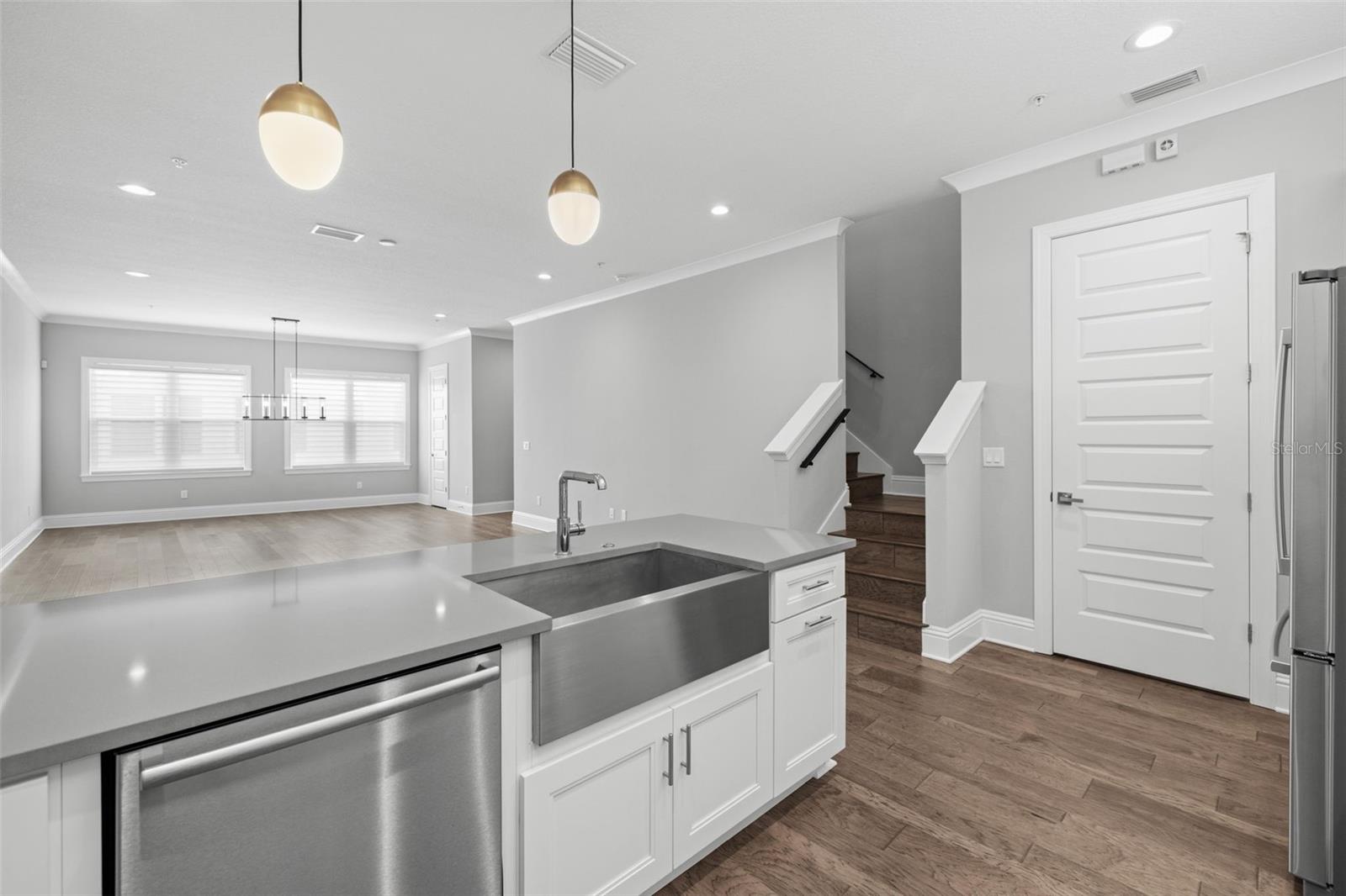 5TH AVE TWNHMS - Residential