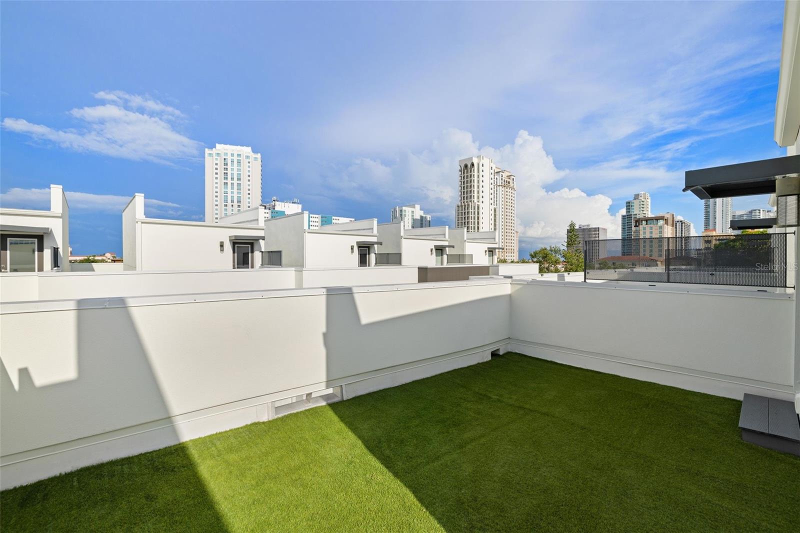 5TH AVE TWNHMS - Residential