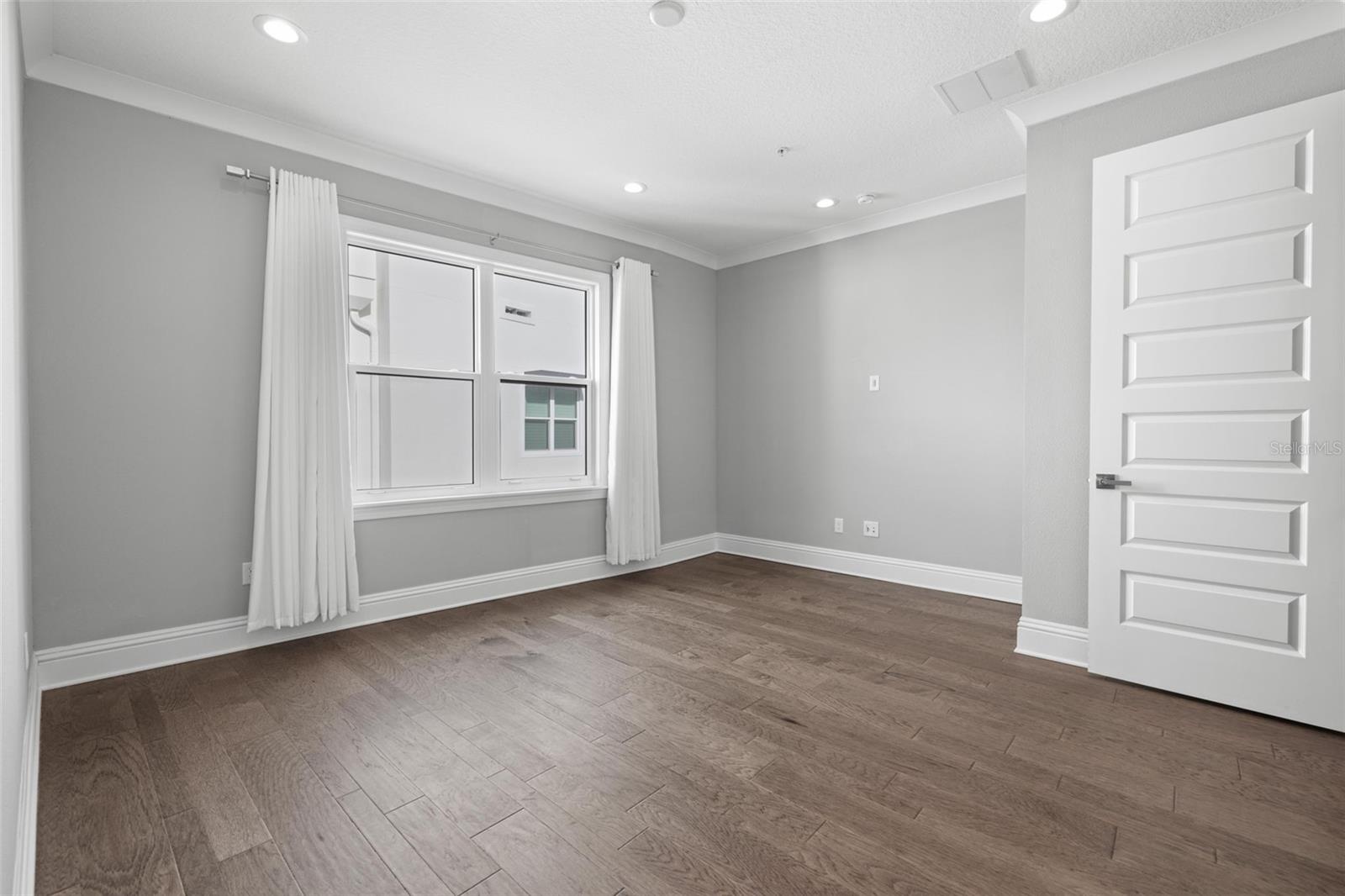 5TH AVE TWNHMS - Residential