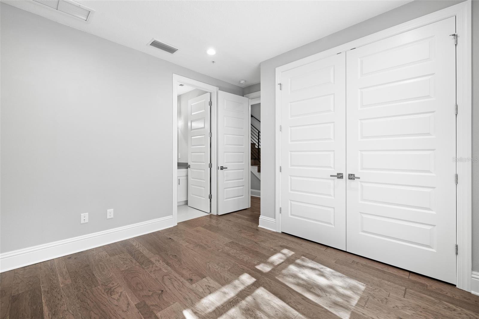 5TH AVE TWNHMS - Residential