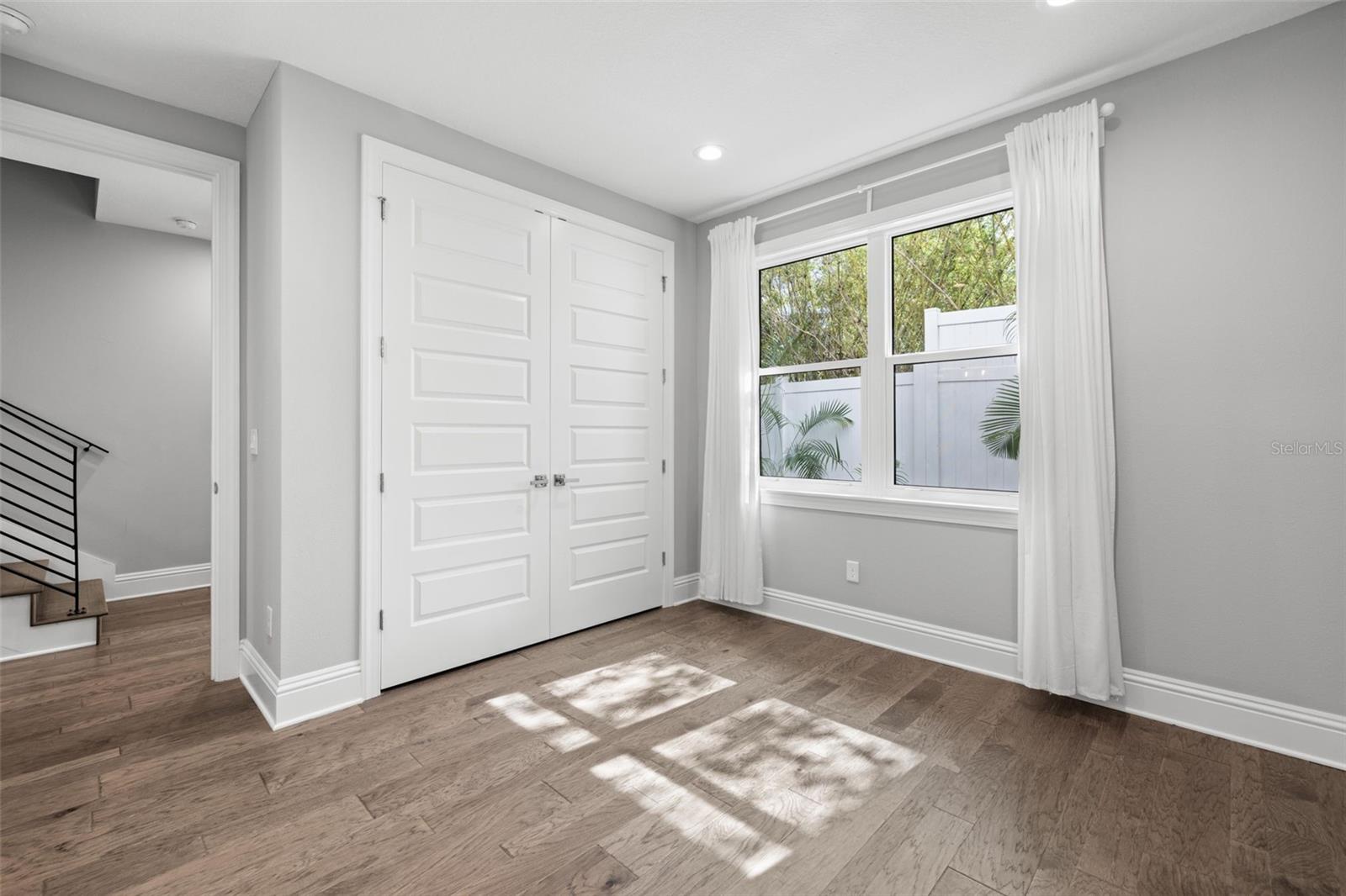 5TH AVE TWNHMS - Residential