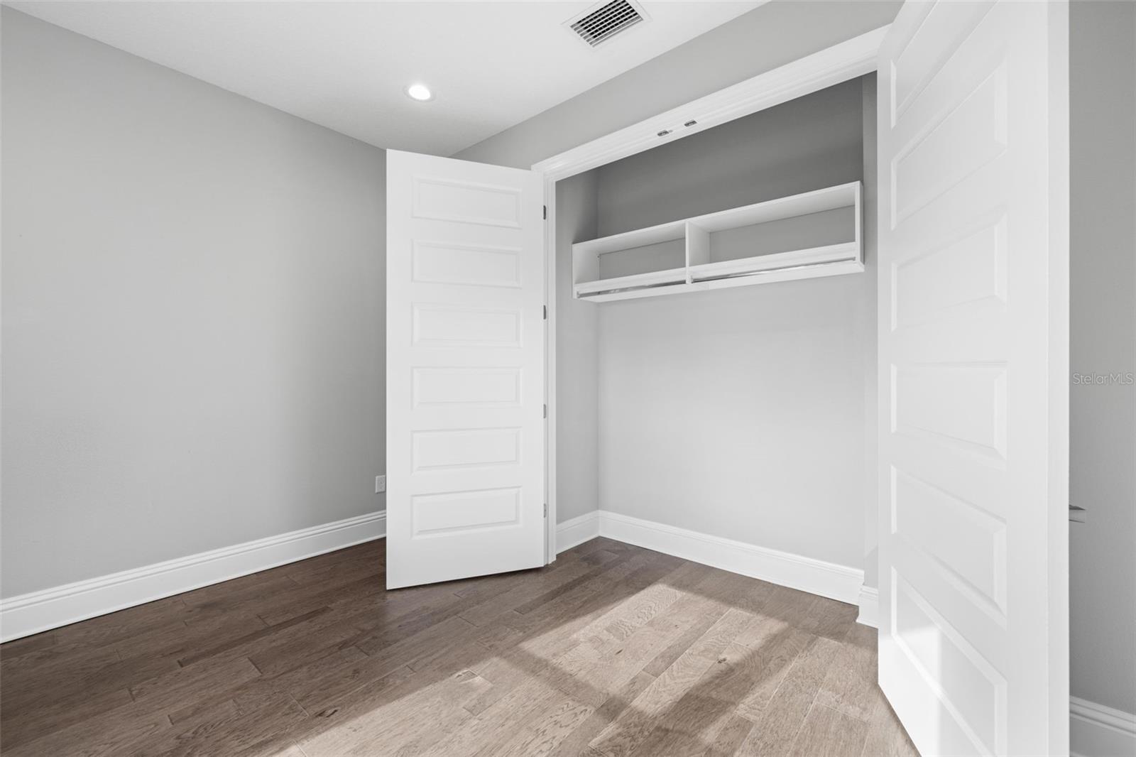 5TH AVE TWNHMS - Residential