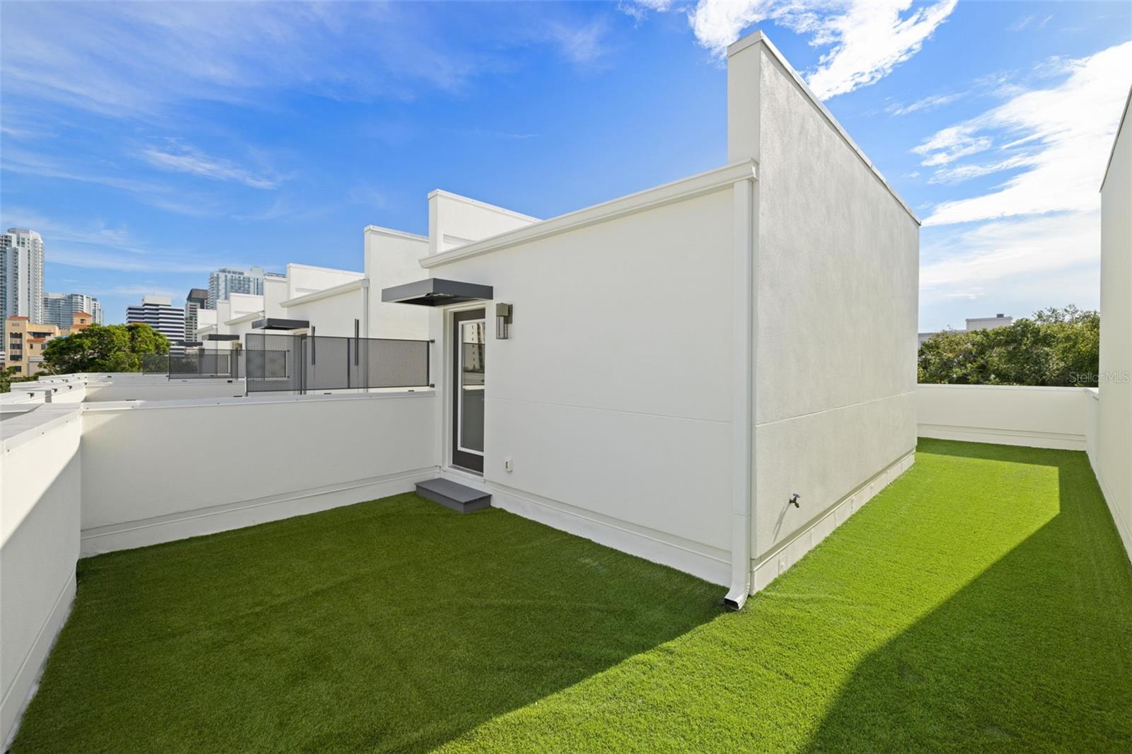 5TH AVE TWNHMS - Residential