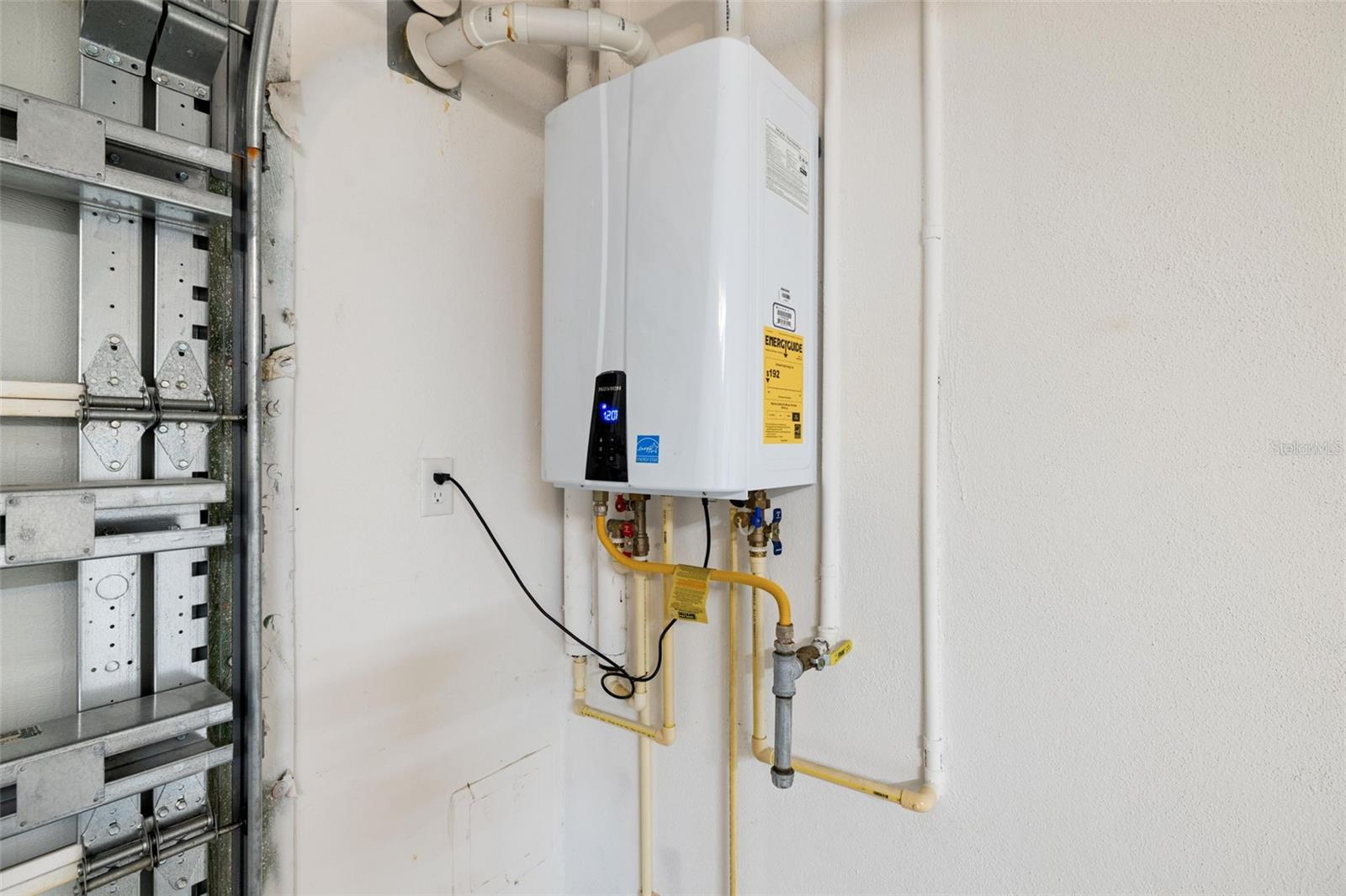 5TH AVE TWNHMS - Residential