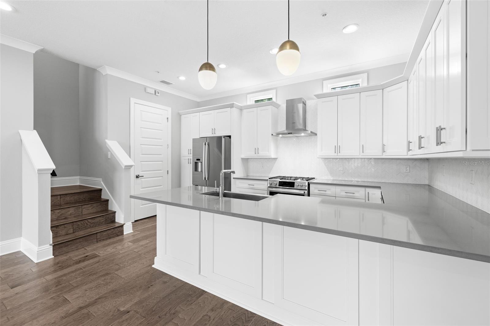 5TH AVE TWNHMS - Residential