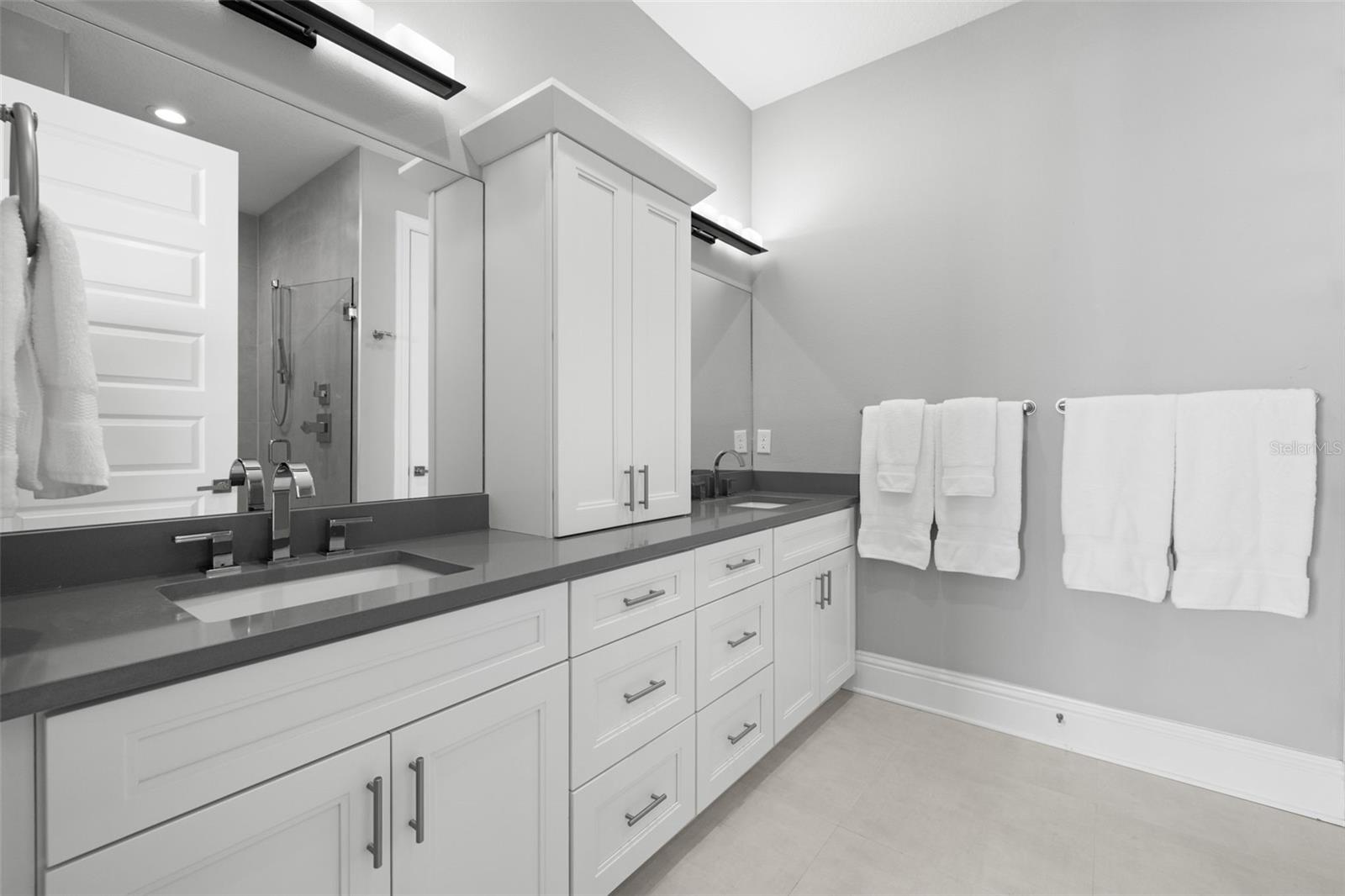 5TH AVE TWNHMS - Residential