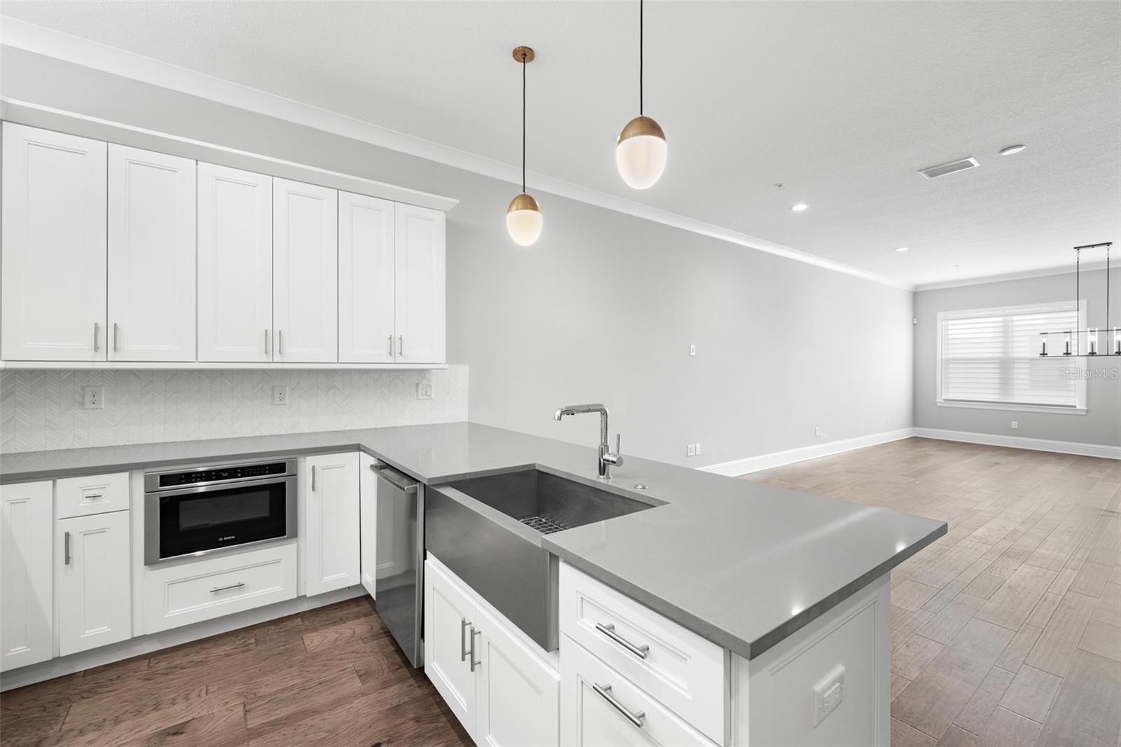 5TH AVE TWNHMS - Residential