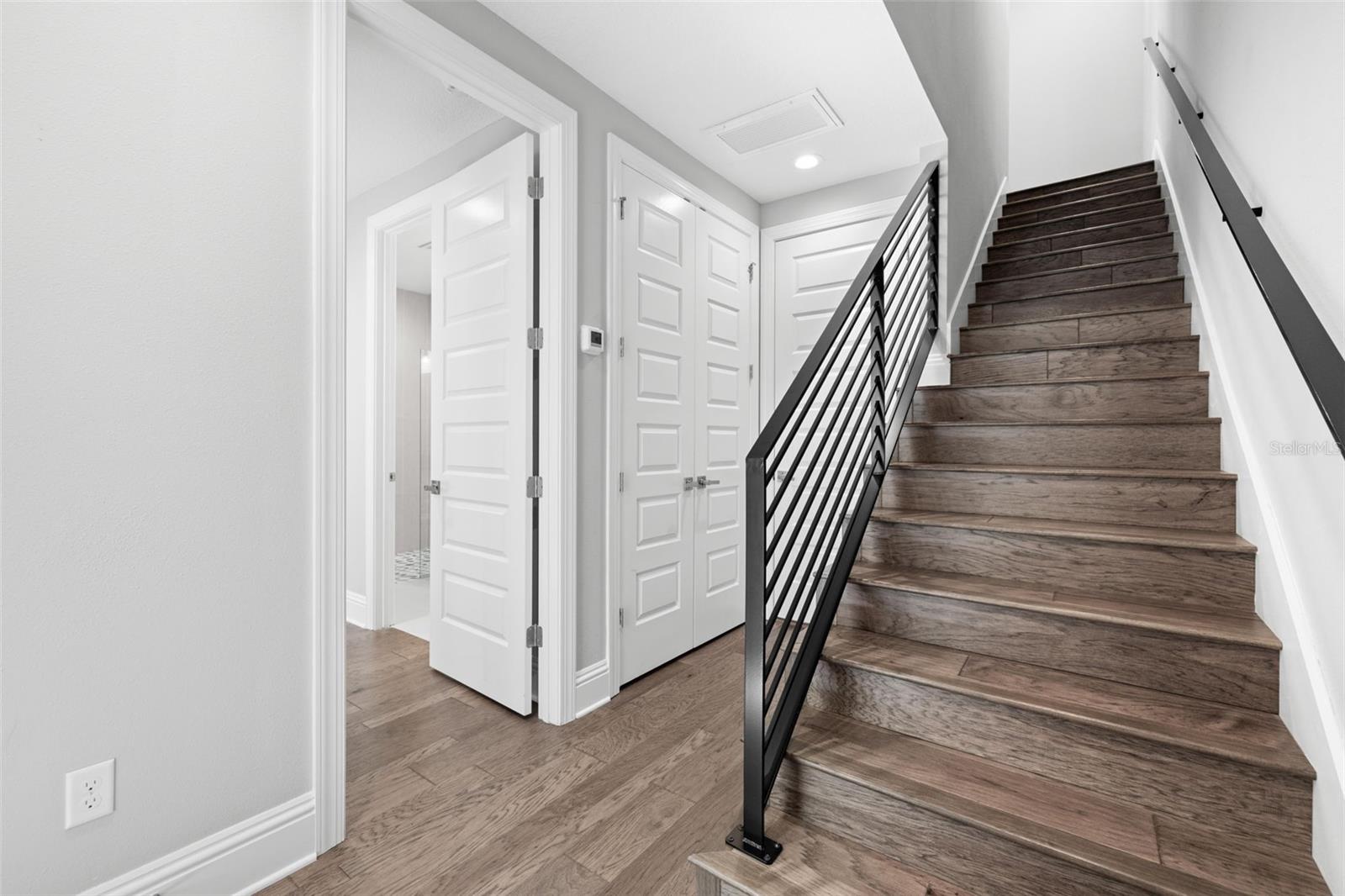 5TH AVE TWNHMS - Residential