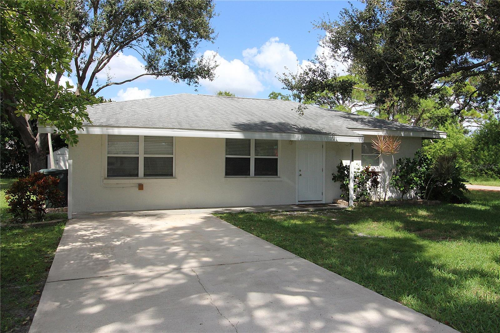 Apply within 24 hours of your conducted showing and once approved you will be credited your application fees towards your first full month's rent! You will not want to miss this 3-bedroom, 2-bathroom Sarasota home, located minutes from Gulf Gate! With over 900 sq. ft. of living space, this home includes an open concept floorplan, tile flooring throughout, neutral paint, and plenty of natural lighting. Additionally, all three bedrooms will received brand new flooring! *Photos coming soon!* At the heart of the home you will find the kitchen, complete with hardwood cabinets, plenty of counter space for all your cooking needs, and all major appliances, including a refrigerator, microwave, dishwasher, and range. The dining area provides an abundance of space to host dinners with your loved ones, while creating a smooth transition into the spacious living area. A storage closet and laundry closet with washer and dryer included complete this space. The primary bedroom includes outdoor access to the spacious backyard, and also includes an en suite bathroom for added privacy, complete with a mirrored closet for all your wardrobe needs. Two additional bedrooms down the hall provide plenty of room for the entire family and the guest bathroom down the hall completes the remainder of this home. Pets accepted, but no dangerous breeds.
This home is located in the most ideal location! A few minutes from Gulf Gate, you will be surrounded by plenty of entertainment, dining, and shopping for the entire family, and less than 10 minutes away from the wonders of Siesta Key Beach. Ryntal Property Management has partnered with Obligo to provide a security deposit alternative to qualified renters! Call today for more information. Submit all applications to Ryntal Property Management ONLY!
Qualifications: We run a complete background check that includes credit, income verification, prior landlord and eviction history. In terms of credit, we look at the entire picture as opposed to just the credit score, but in general, we do require a score over 550.
