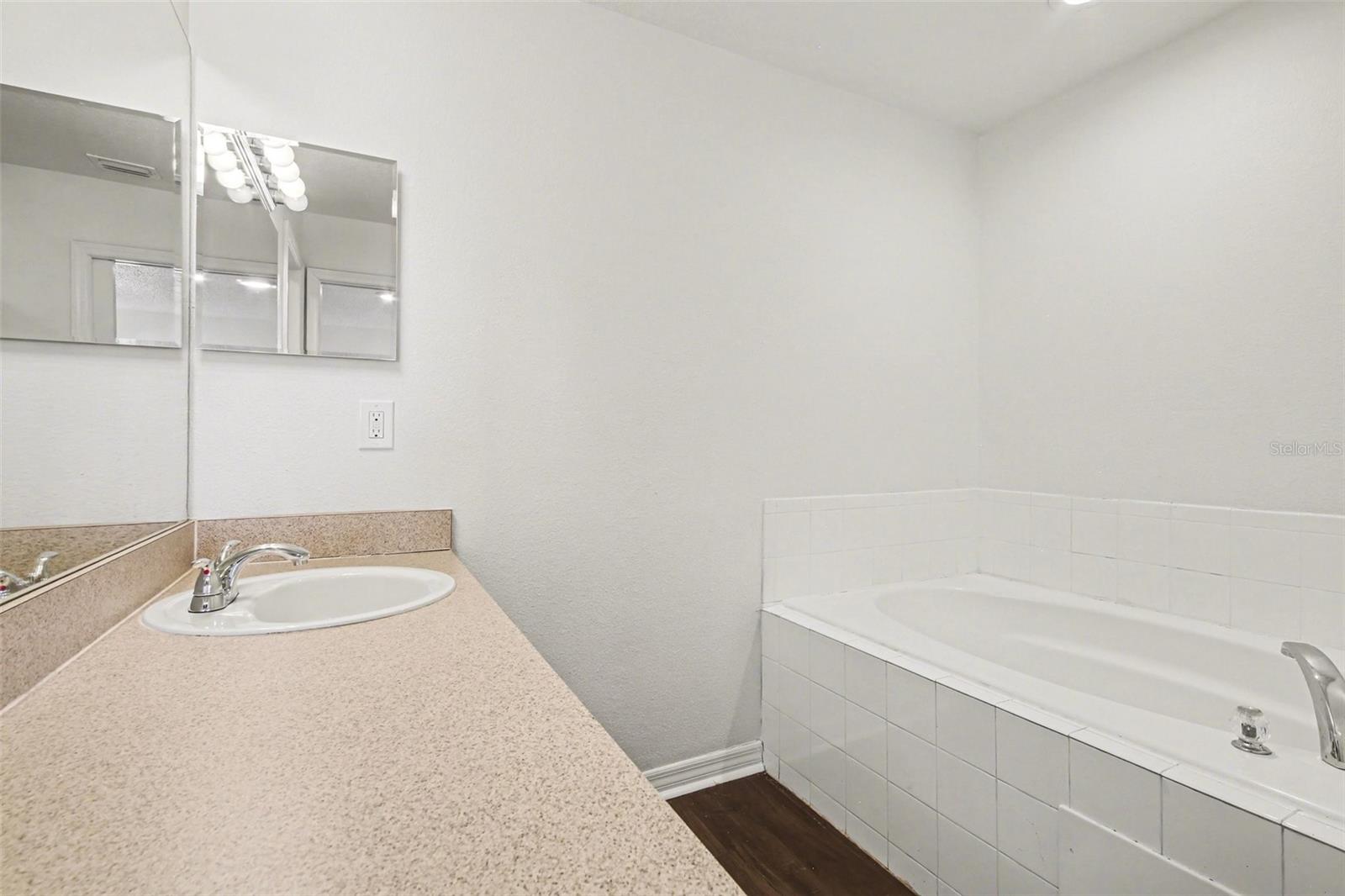 LEXINGTON ESTATES - Residential