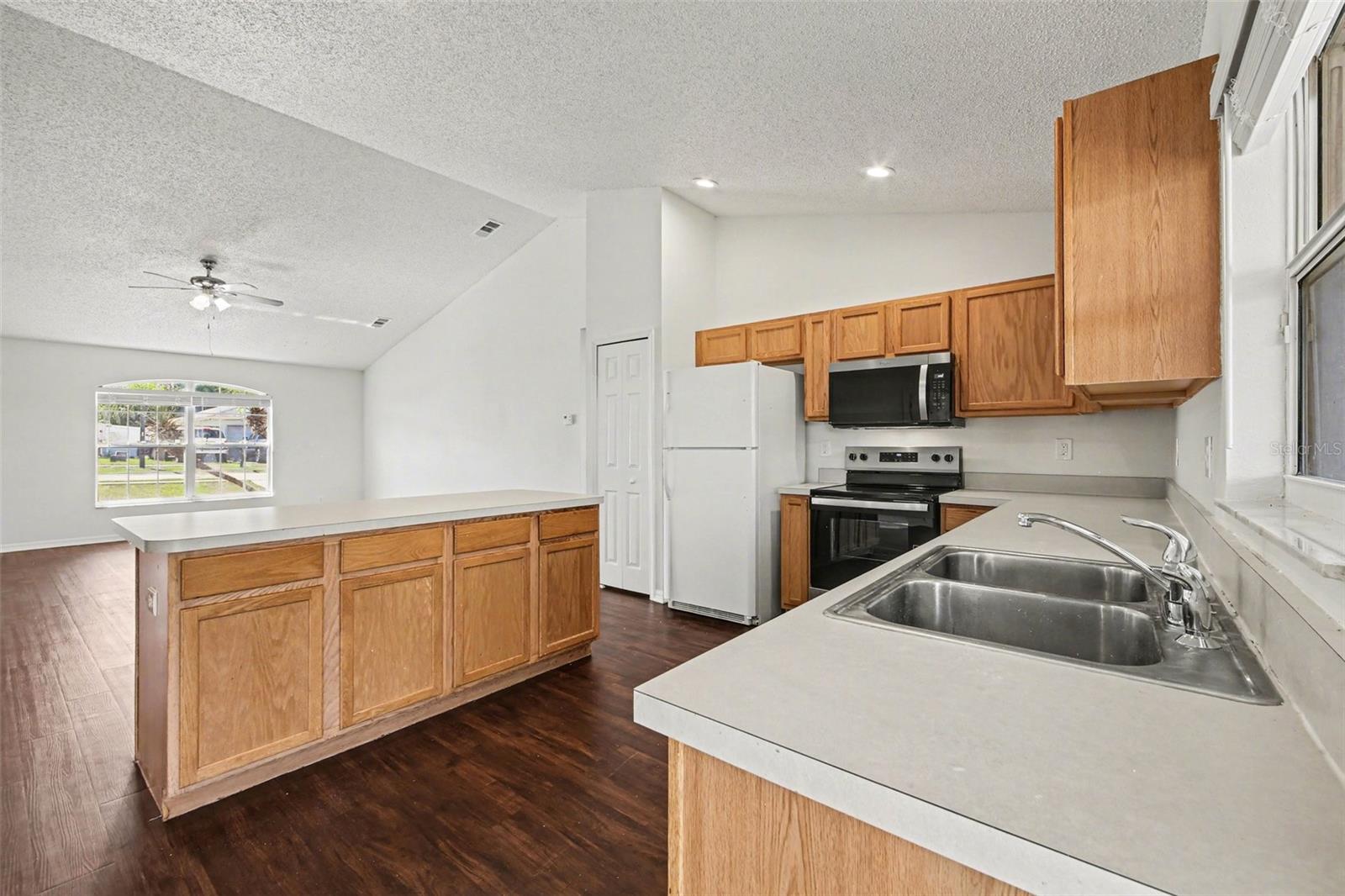 LEXINGTON ESTATES - Residential