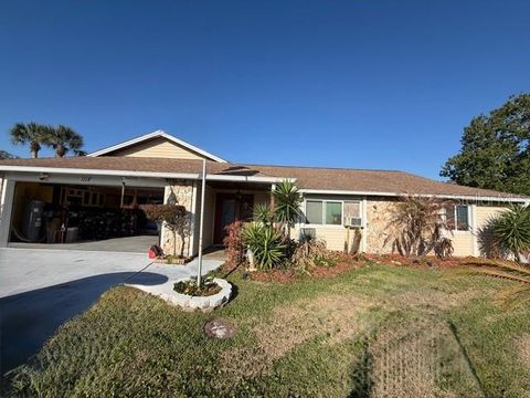Photo of 1118 Wandering Oaks Drive, Ormond Beach, FL 32174 (MLS # V4948147)