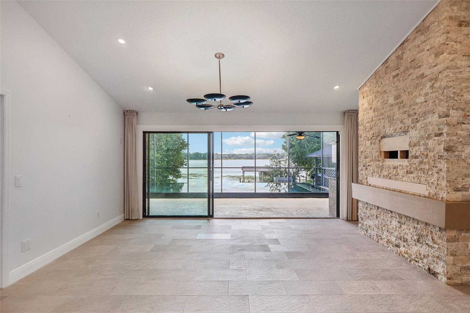 1113 HAWTHORNE COVE DRIVE