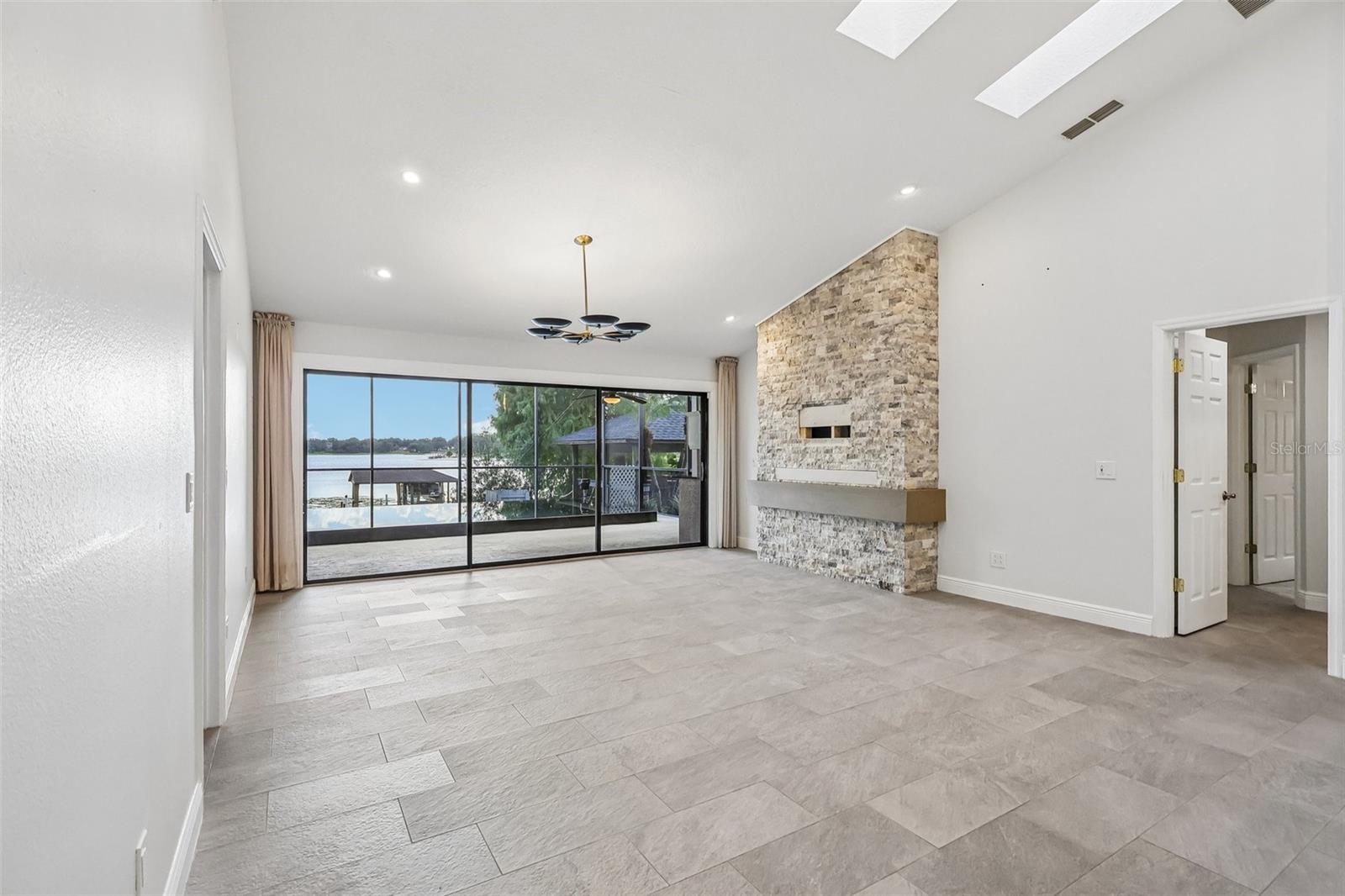 1113 HAWTHORNE COVE DRIVE