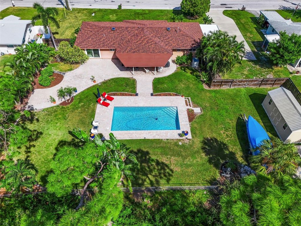 Photo of 2411 32nd Avenue W, Bradenton, FL 34205 (MLS # A4669486)