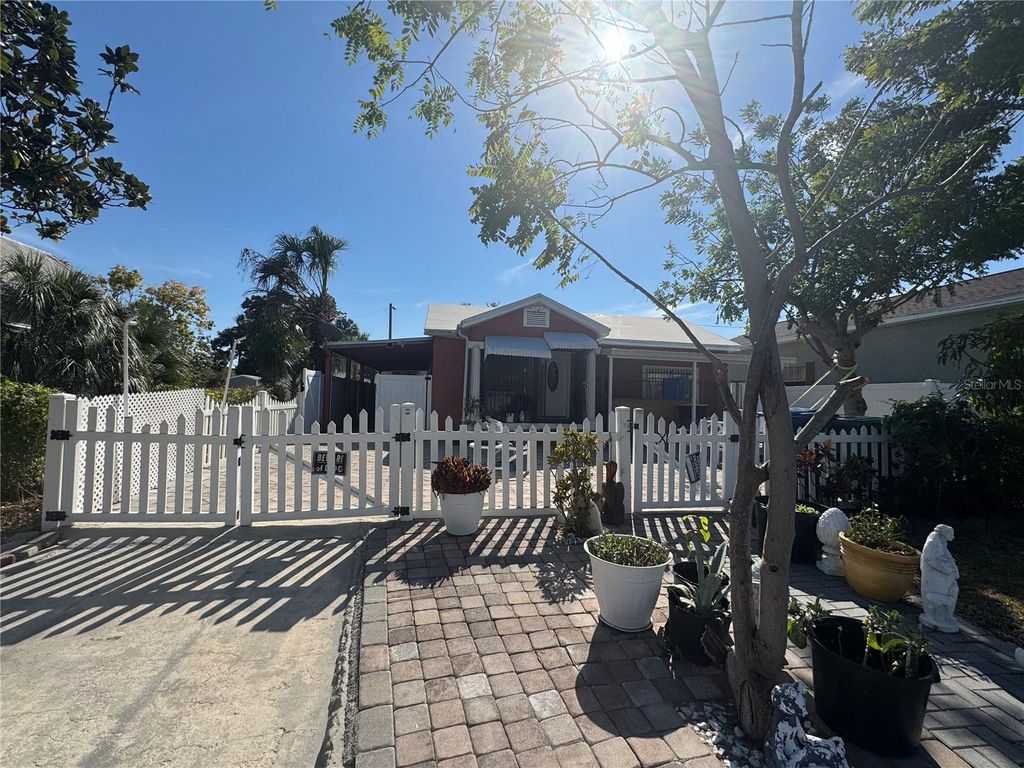 Photo of 2312 W La Salle Street, Tampa, FL 33607 (MLS # TB8462928)