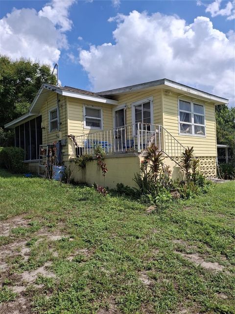 A home in LAKE WALES