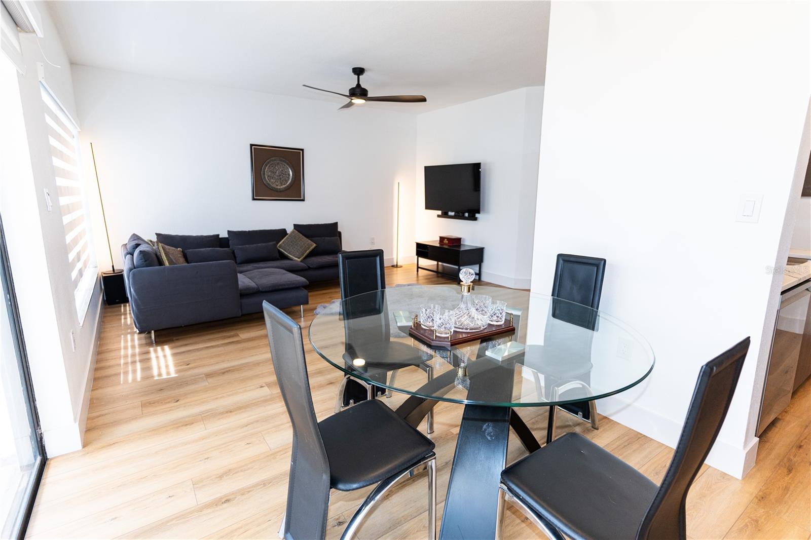 TOWNES SOUTHGATE CONDO TOWNE 02 - Residential