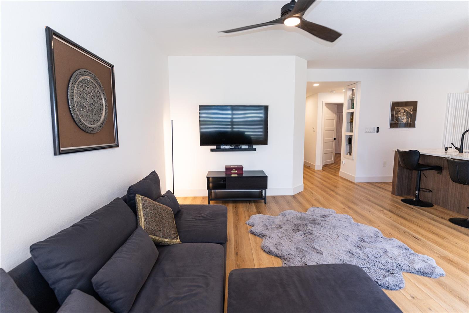 TOWNES SOUTHGATE CONDO TOWNE 02 - Residential