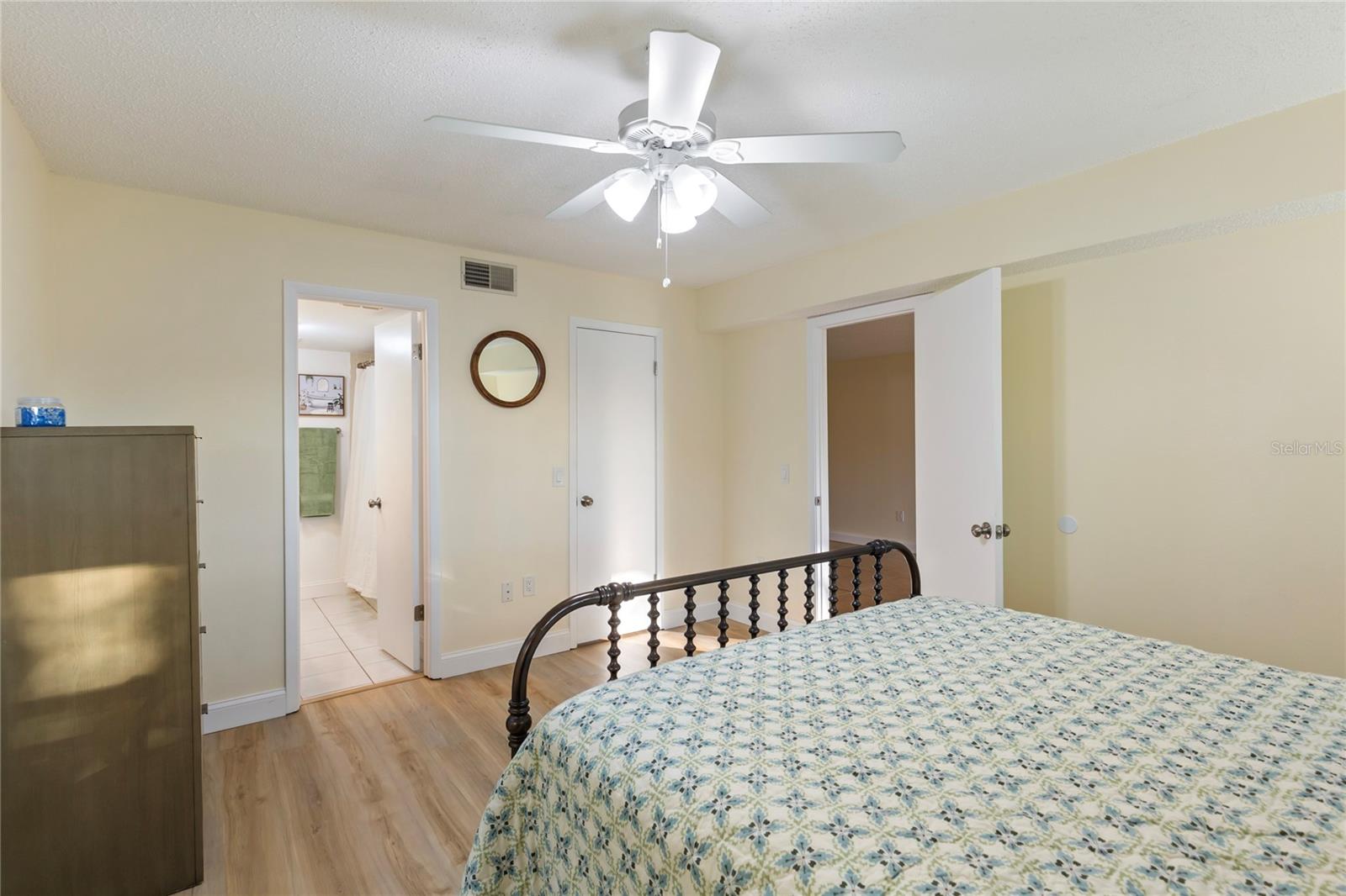 WOODTRAIL CONDO - Residential