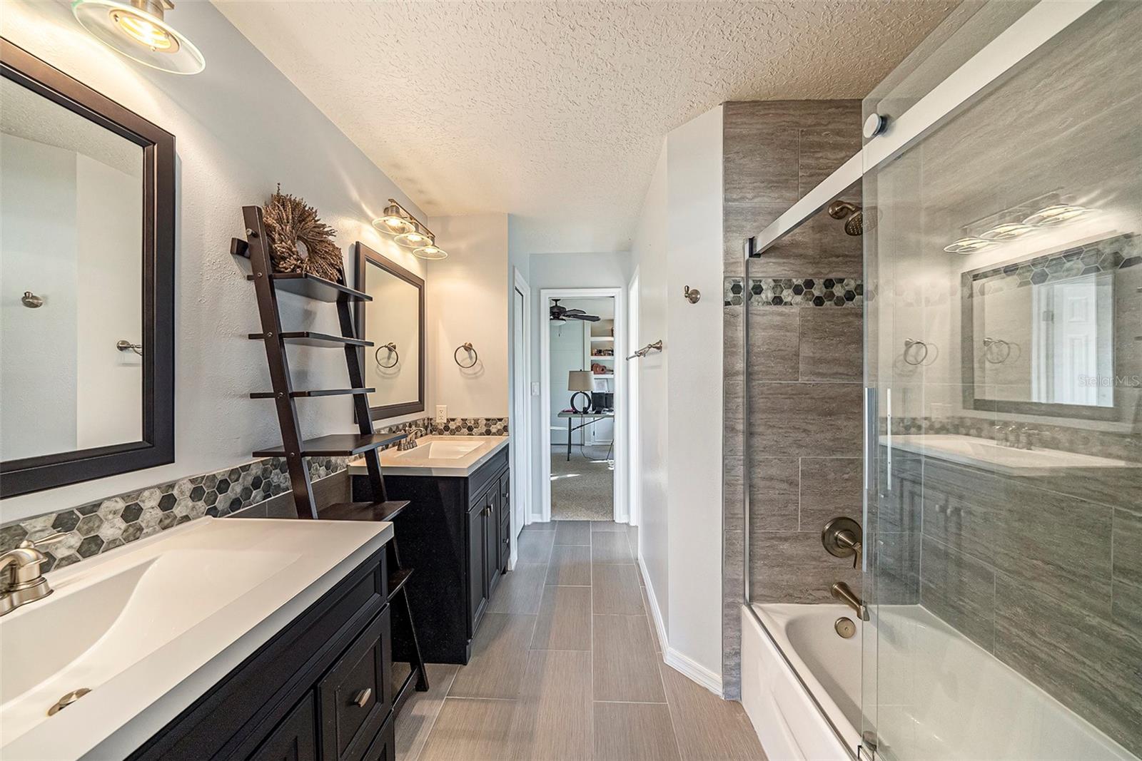 TAMPA PALMS 2B UNIT 1 - Residential