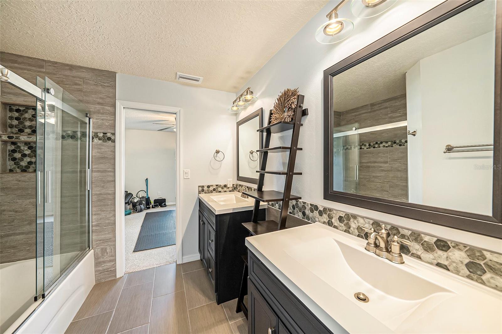 TAMPA PALMS 2B UNIT 1 - Residential