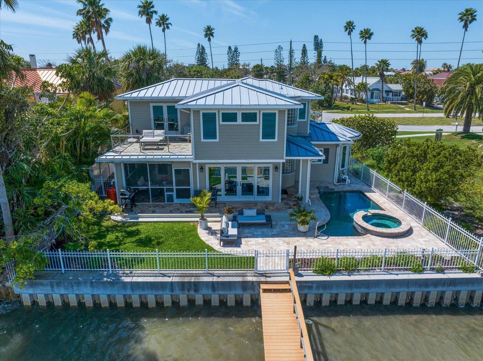 785 BAY ESPLANADE
