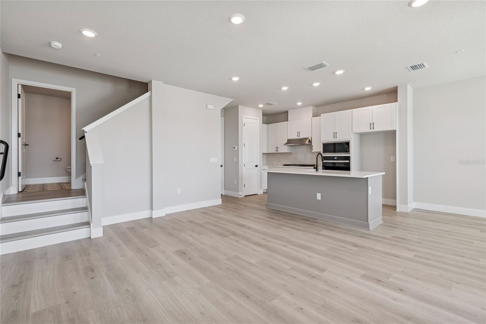 EMERALD LANDING AT WATERSIDE - Residential