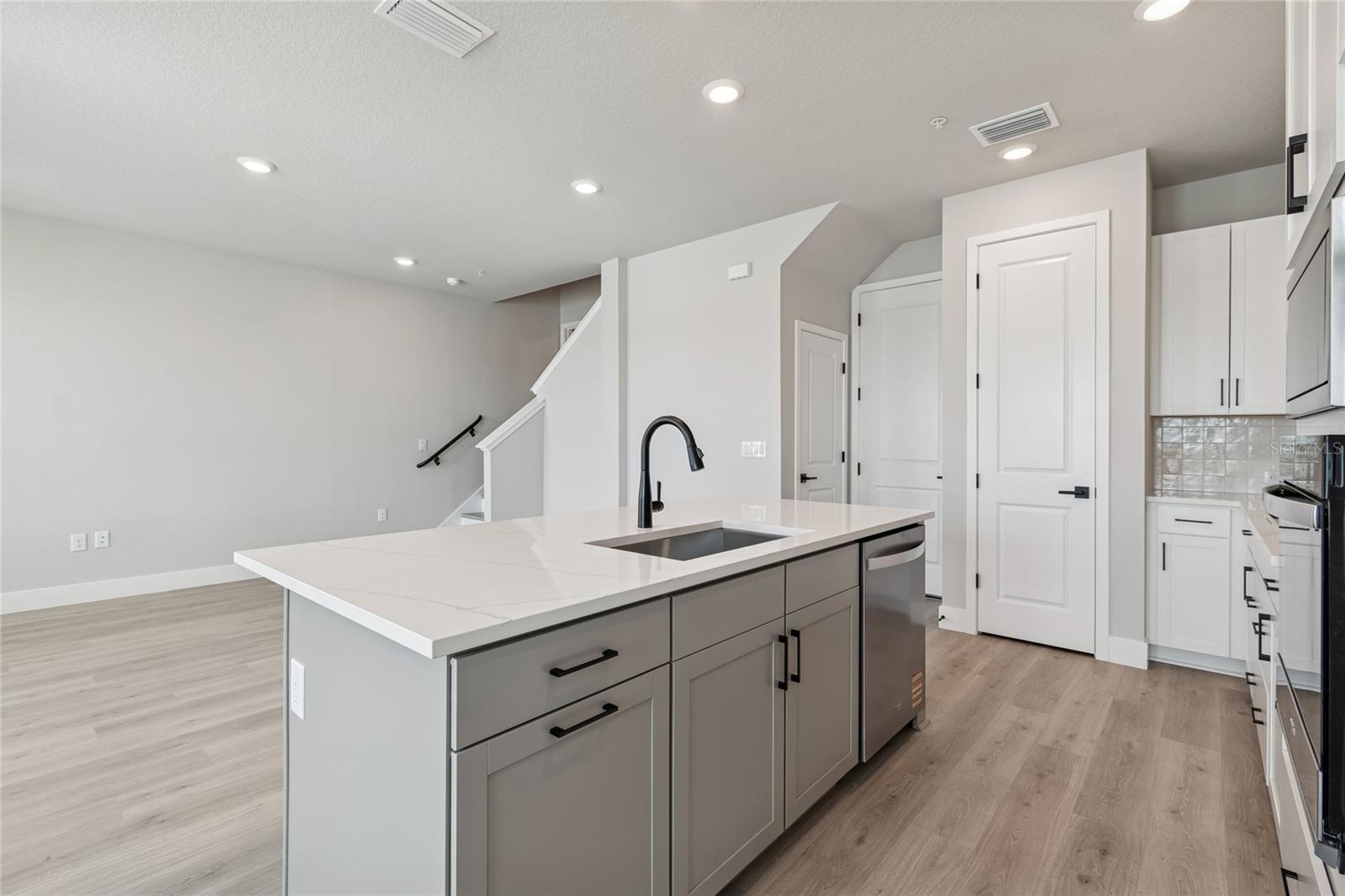 EMERALD LANDING AT WATERSIDE - Residential