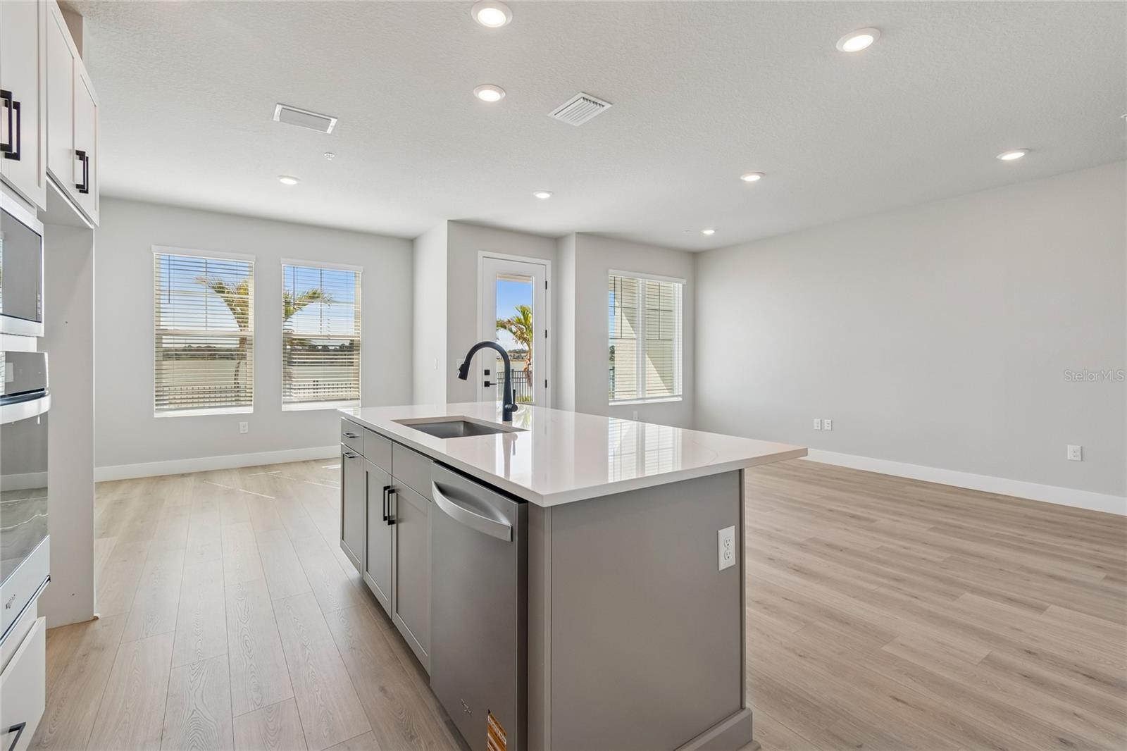 EMERALD LANDING AT WATERSIDE - Residential