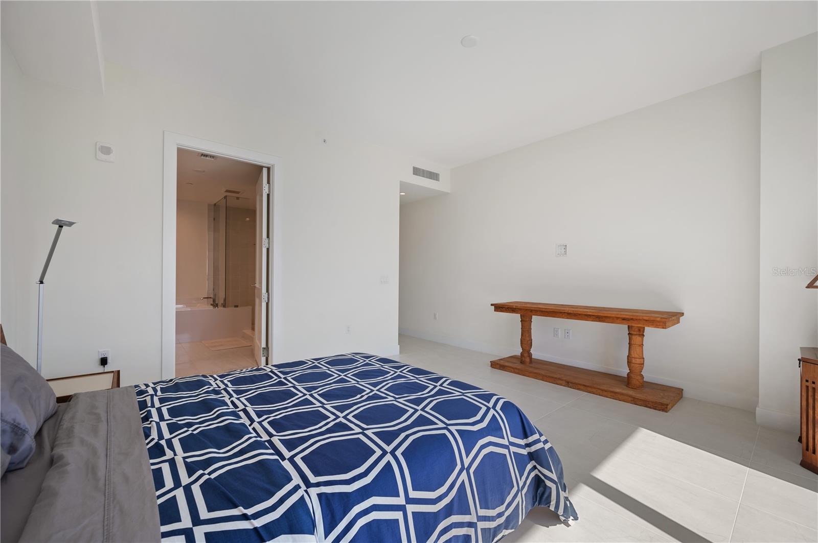 HYDE PARK HOUSE CONDOMINIUM - Residential