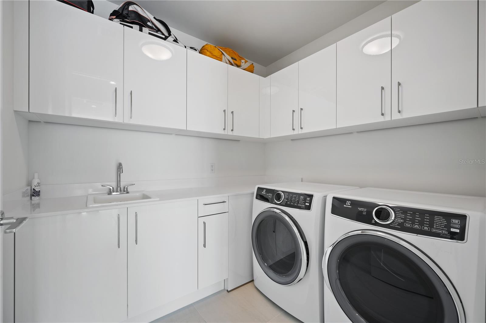 HYDE PARK HOUSE CONDOMINIUM - Residential