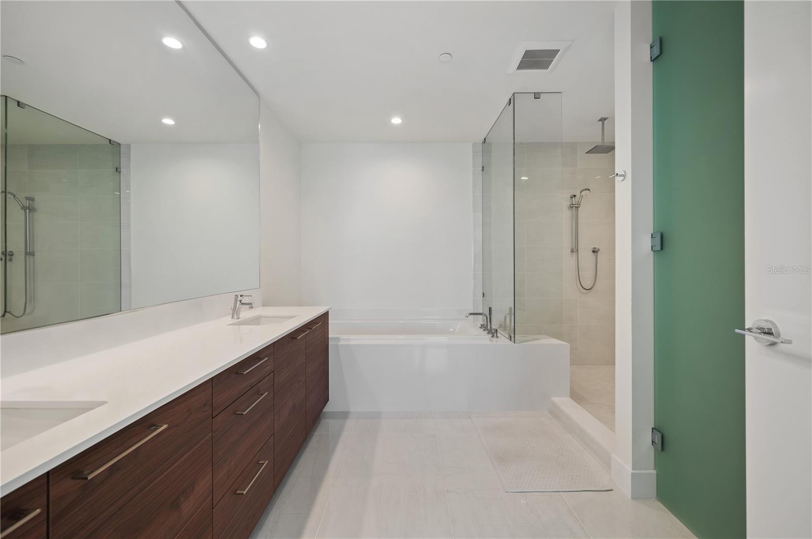 HYDE PARK HOUSE CONDOMINIUM - Residential