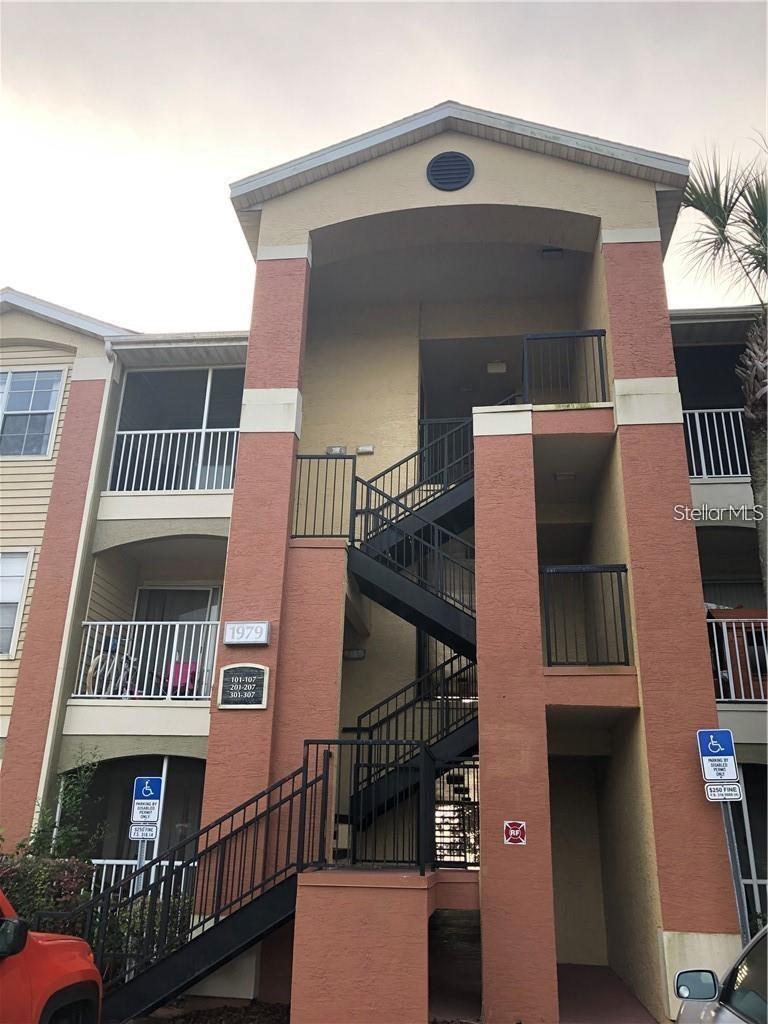 FRESH PAINT, Tenant left , property is easy to show now , Beautiful 2-Bedroom Condo with Stunning Lake Views Oviedo
Located in one of Oviedo's most desirable communities, this top-floor 2-bedroom, 1-bath condo offers breathtaking lake views from the living room and both bedrooms. Enjoy the open feel of vaulted ceilings and relax on your screened-in balcony overlooking the water. Both bedrooms feature spacious walk-in closets.
The community offers resort-style amenities including a sparkling pool, a fully equipped fitness center, an elegant clubhouse, multiple tennis courts, and more. Ideally situated near 417, UCF, Oviedo Mall, shopping centers, and the vibrant new Oviedo downtown district. Zoned for highly rated Seminole County Public Schools.
The unit includes a laundry closet with washer and dryer hookups, minimum 7 month