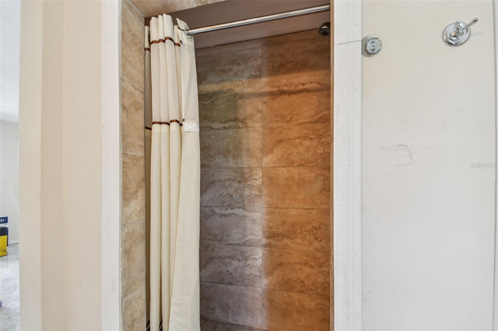 LAKEVIEW HEIGHTS - Residential Income