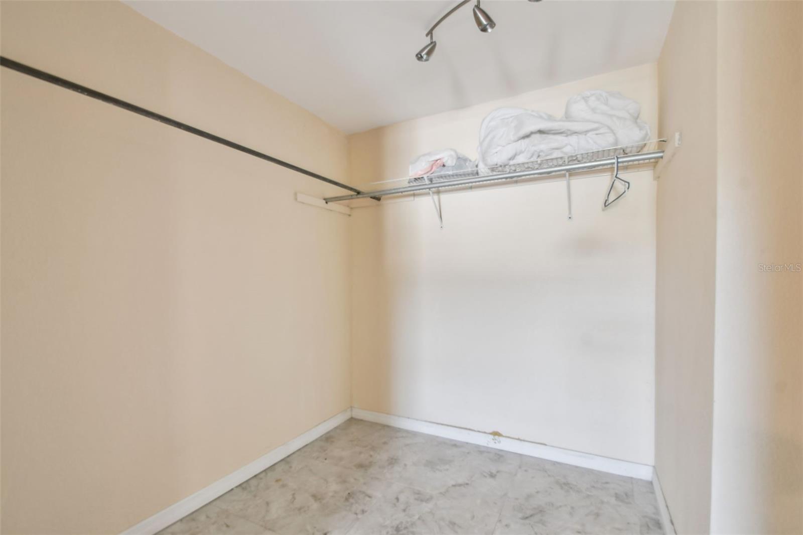 LAKEVIEW HEIGHTS - Residential Income