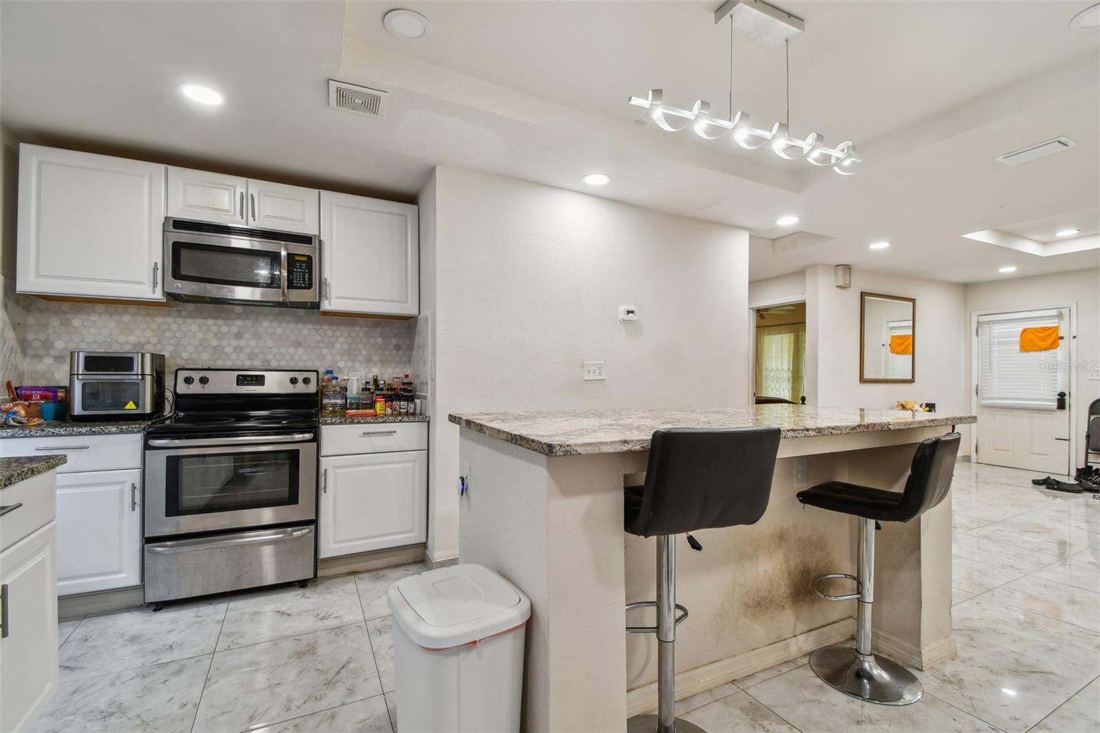 LAKEVIEW HEIGHTS - Residential Income