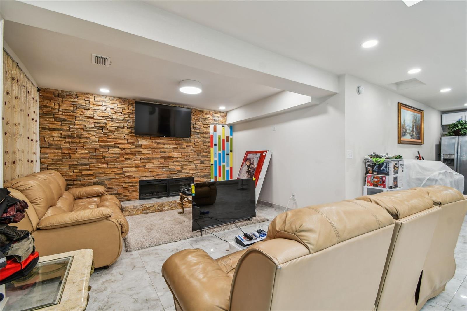 LAKEVIEW HEIGHTS - Residential Income