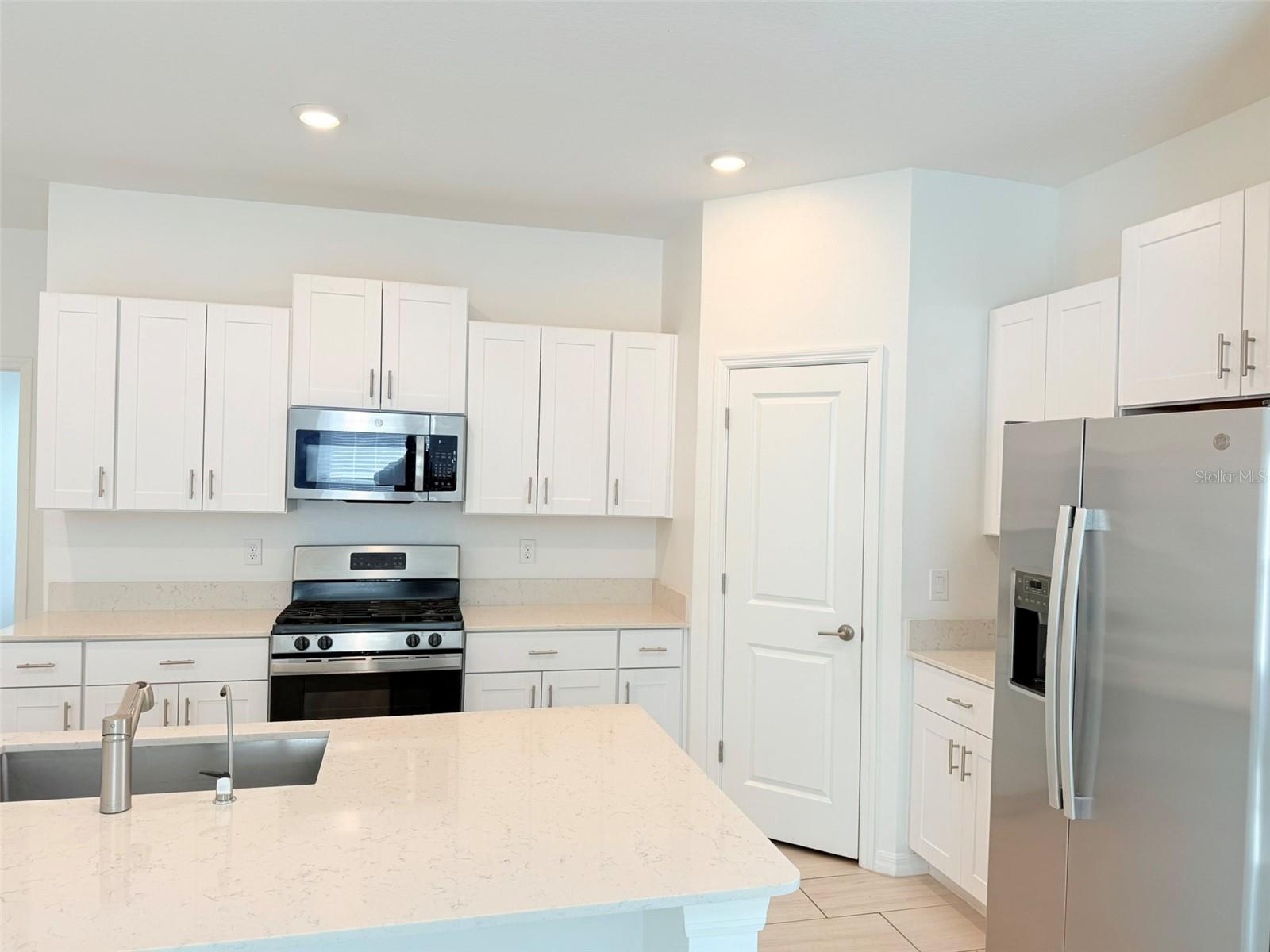 TWO RIVERS PARCEL A1 PHASE A PB 91 PG 037 BLOCK 7 - Residential Lease