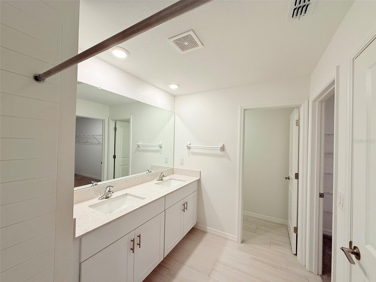 TWO RIVERS PARCEL A1 PHASE A PB 91 PG 037 BLOCK 7 - Residential Lease