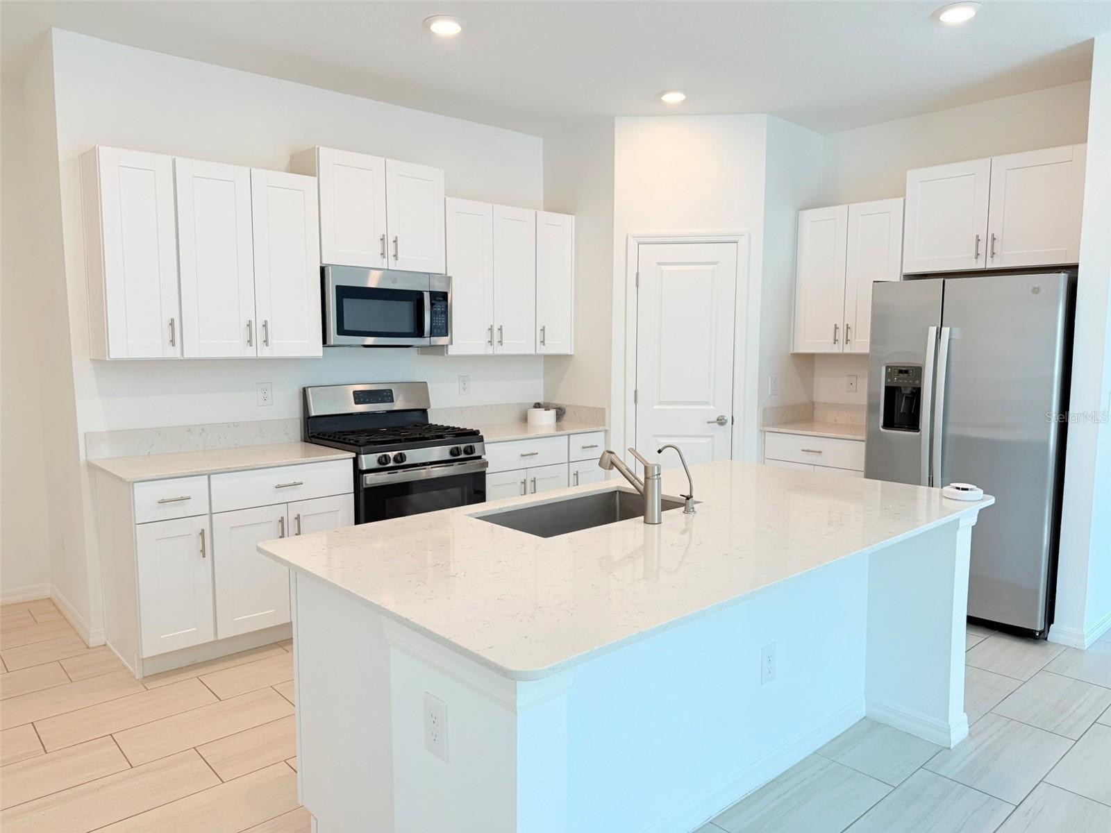 TWO RIVERS PARCEL A1 PHASE A PB 91 PG 037 BLOCK 7 - Residential Lease