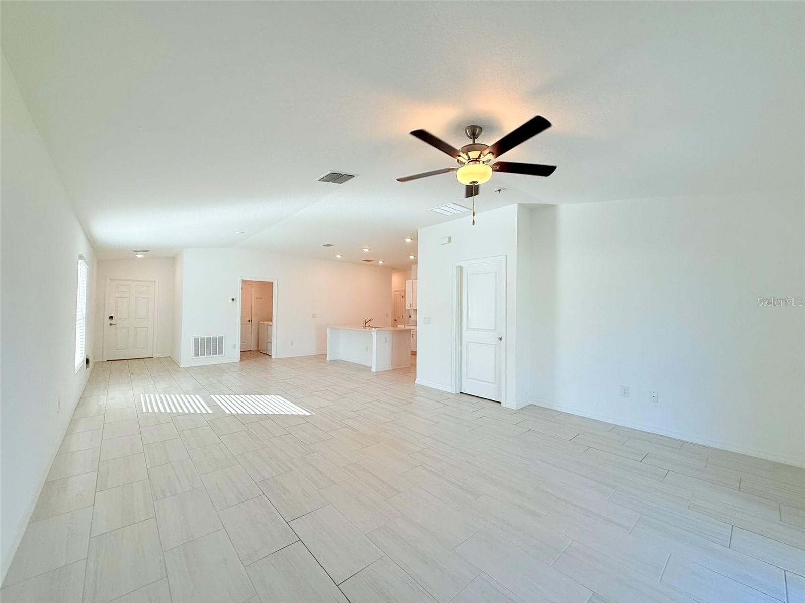 TWO RIVERS PARCEL A1 PHASE A PB 91 PG 037 BLOCK 7 - Residential Lease