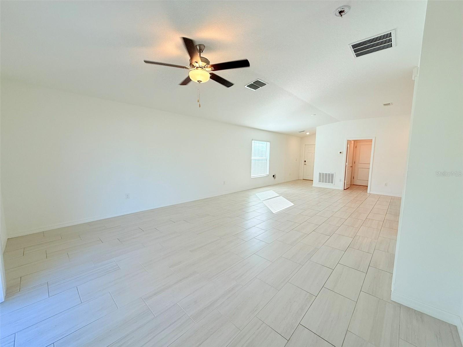 TWO RIVERS PARCEL A1 PHASE A PB 91 PG 037 BLOCK 7 - Residential Lease