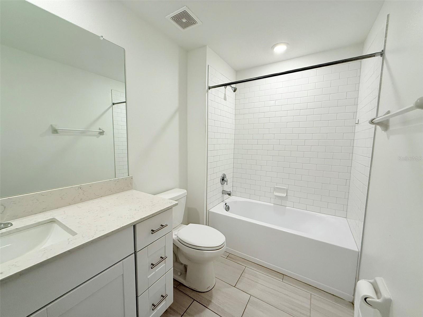 TWO RIVERS PARCEL A1 PHASE A PB 91 PG 037 BLOCK 7 - Residential Lease