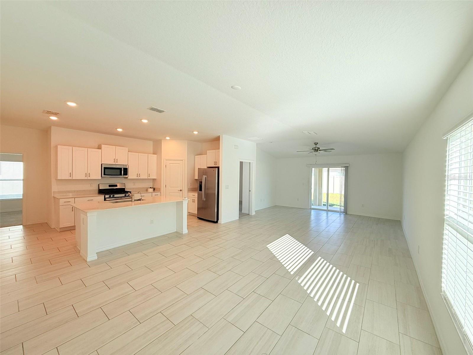 TWO RIVERS PARCEL A1 PHASE A PB 91 PG 037 BLOCK 7 - Residential Lease