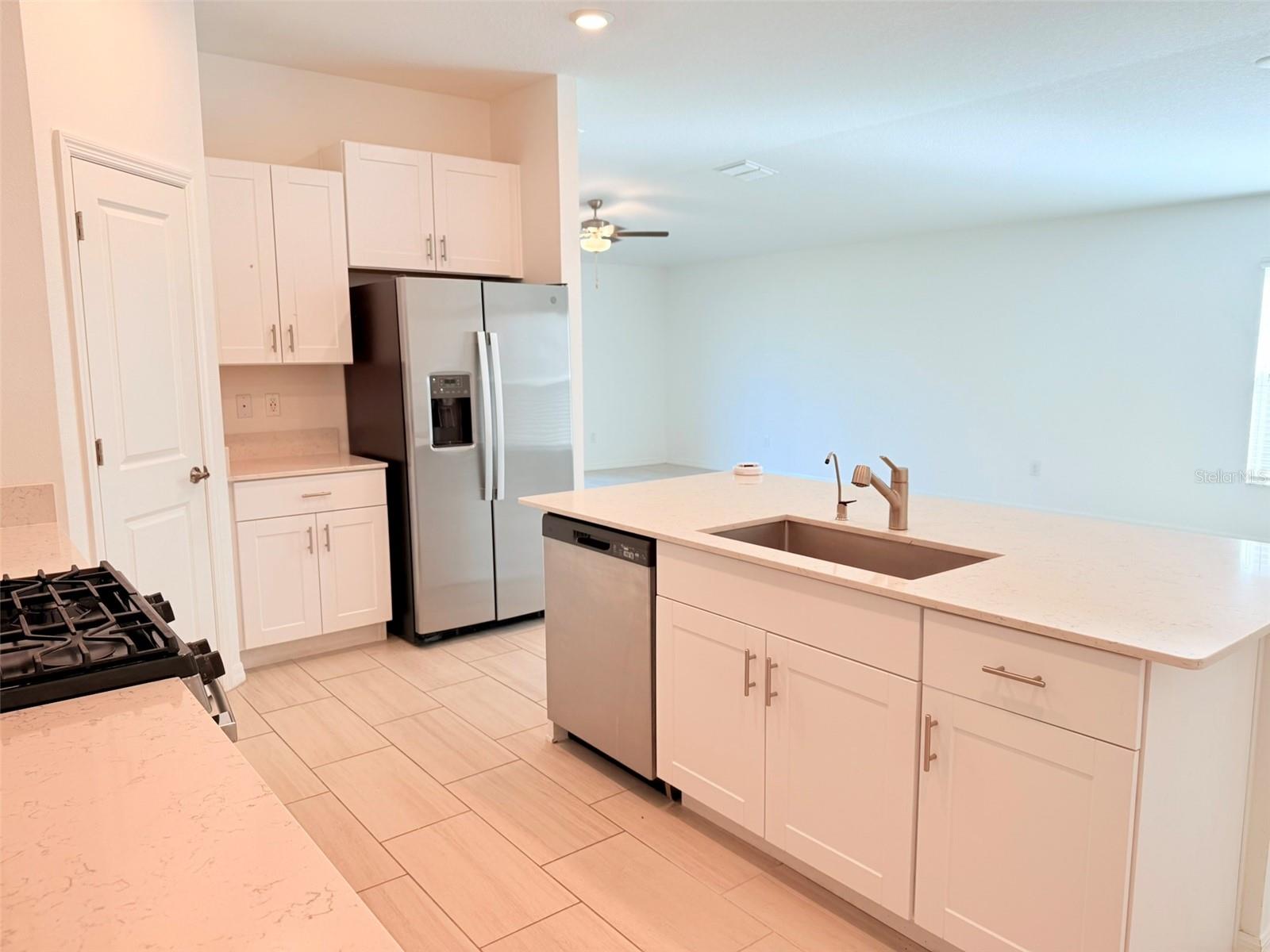 TWO RIVERS PARCEL A1 PHASE A PB 91 PG 037 BLOCK 7 - Residential Lease